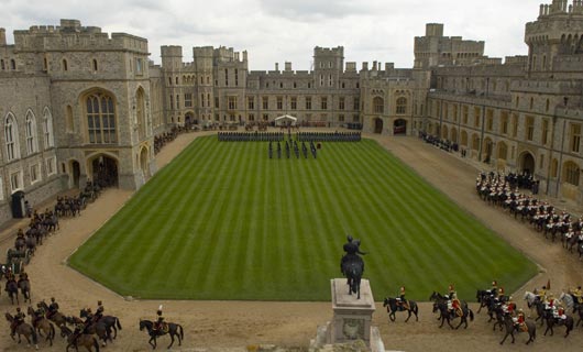 Tu recorrido en auto lo puedes comenzar visitando el Castillo de Windsor, a una hora de la capital de Inglaterra