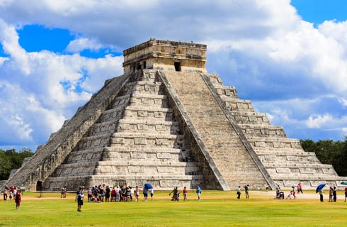 Chichen Itzá Patrimonio de la humanidad  vas a encontrar el Templo de Kukulcán, considerado una de las siete maravillas del mundo moderno 