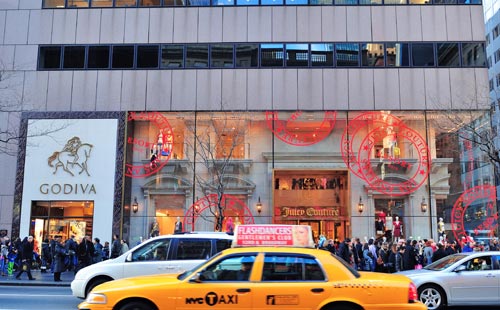 En la Quinta Avenida es el sector, el más famoso de la ciudad, encontrarás las tiendas de las grandes marcas 