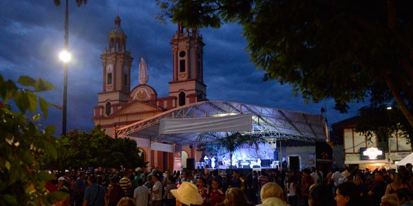 Festival de la Plaza, Mono Nuñez 