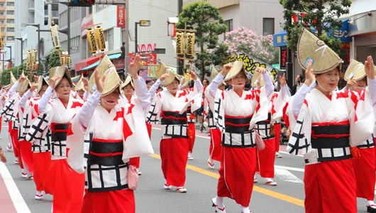 Funabashi Chiba Japón, desfile de personas