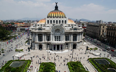 Panoramica de la ciudad en la que se destaca el palacio de bellas artes con su cúpula dorada