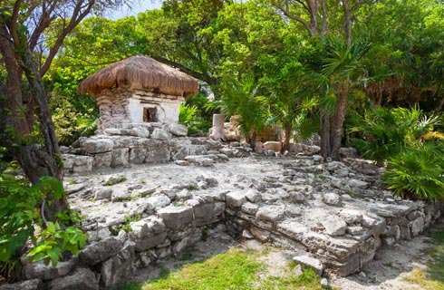 Esta ciudad Maya, que la encuentras en Playa del Carmen donde los indigenas rendian culto a la diosa maya del amor (Ixchel) 