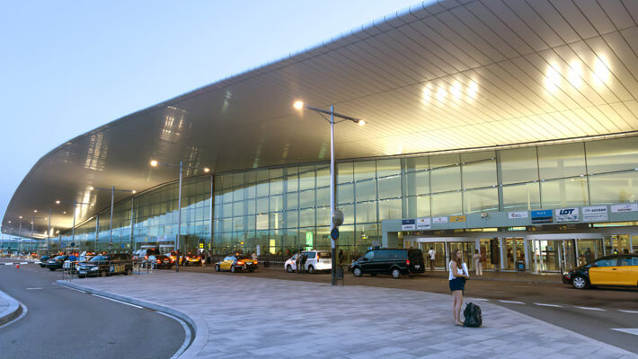 Panorámica de la terminal T1 del Aeropuerto Internacional de Barcelona